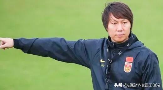 李铁接手国足期间归化球员的状态,李铁归化国足的条件