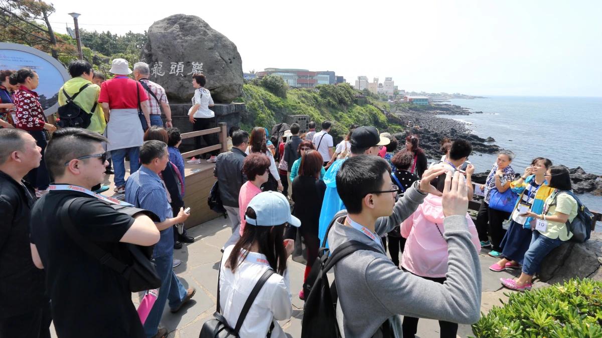 中国长假人山人海，给韩国指出活路，但想要机会自己抓，没人求它