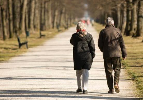 当你老了记得帮儿女三种忙,当你老了没钱儿女说你没有本事