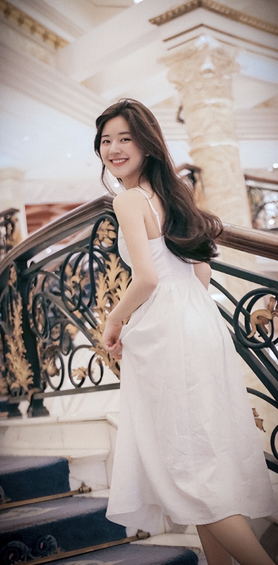 脸部造假，发量造假，牙齿造假，女明星除了性别，还有什么是真的