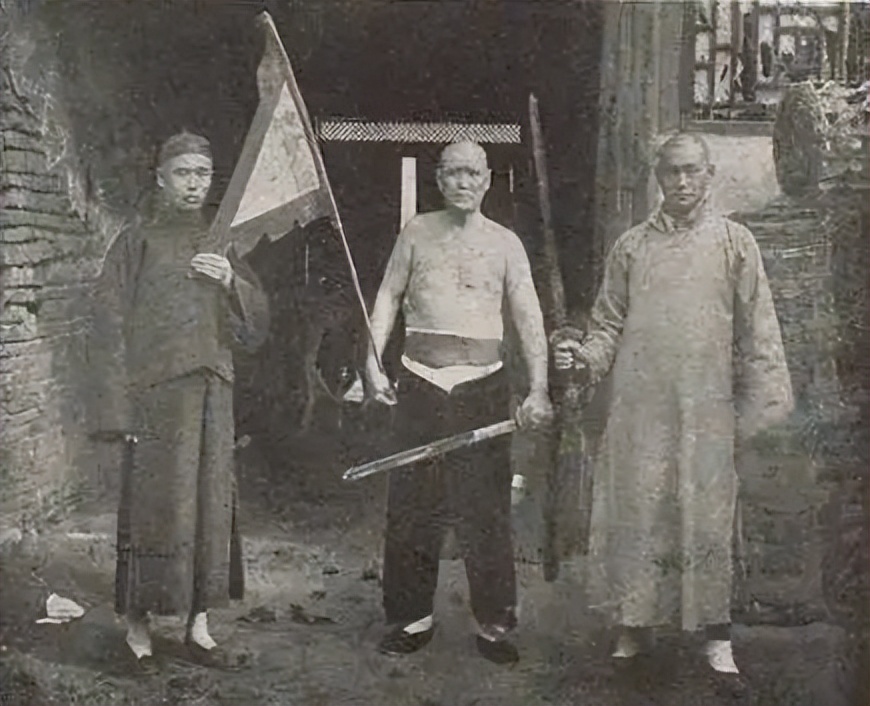 1989年，专家清理霍元甲尸骨时，意外发现霍元甲的真正死因