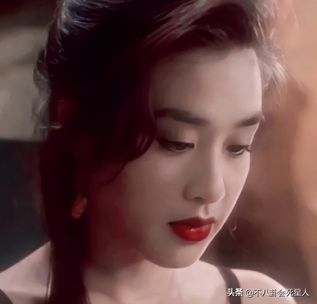 51岁钟丽缇玩冲浪晒好身材,钟丽缇出席活动力压柳岩