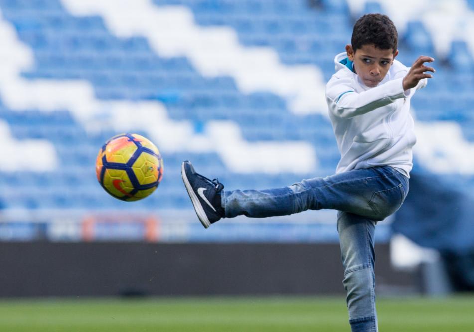 c罗12岁的视频,c罗12岁足球视频