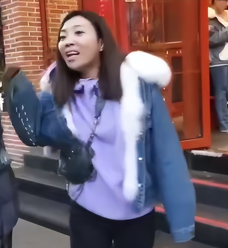 上海“五套房大姐”和广州“奇装异服女”，身上有着相同的优越感