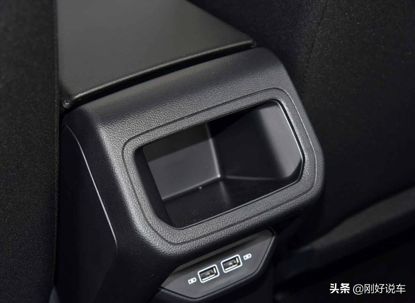 朗逸和宝来的区别哪个更好,详细讲一下朗逸的车