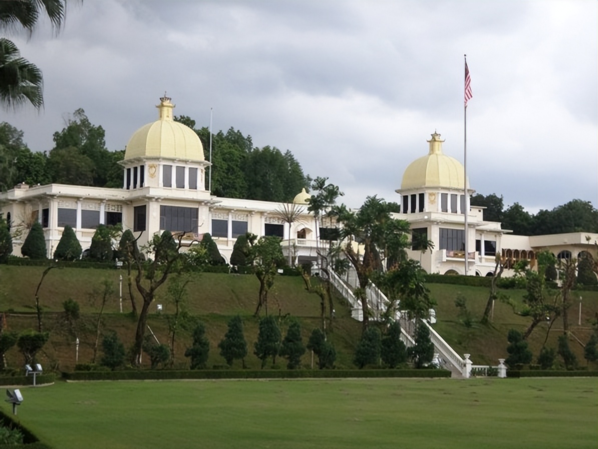 31岁马来西亚富豪用漂流瓶淘到中国女友，3年后奔现女子却溜了