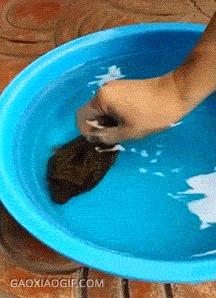 “最懂卖酒卖药”的董事长，因在游戏里被封，便自己做了个游戏