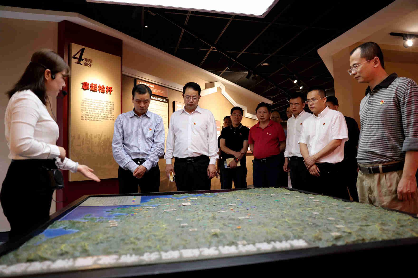 省委常委一般由哪些领导,省委常委有哪些主要领导