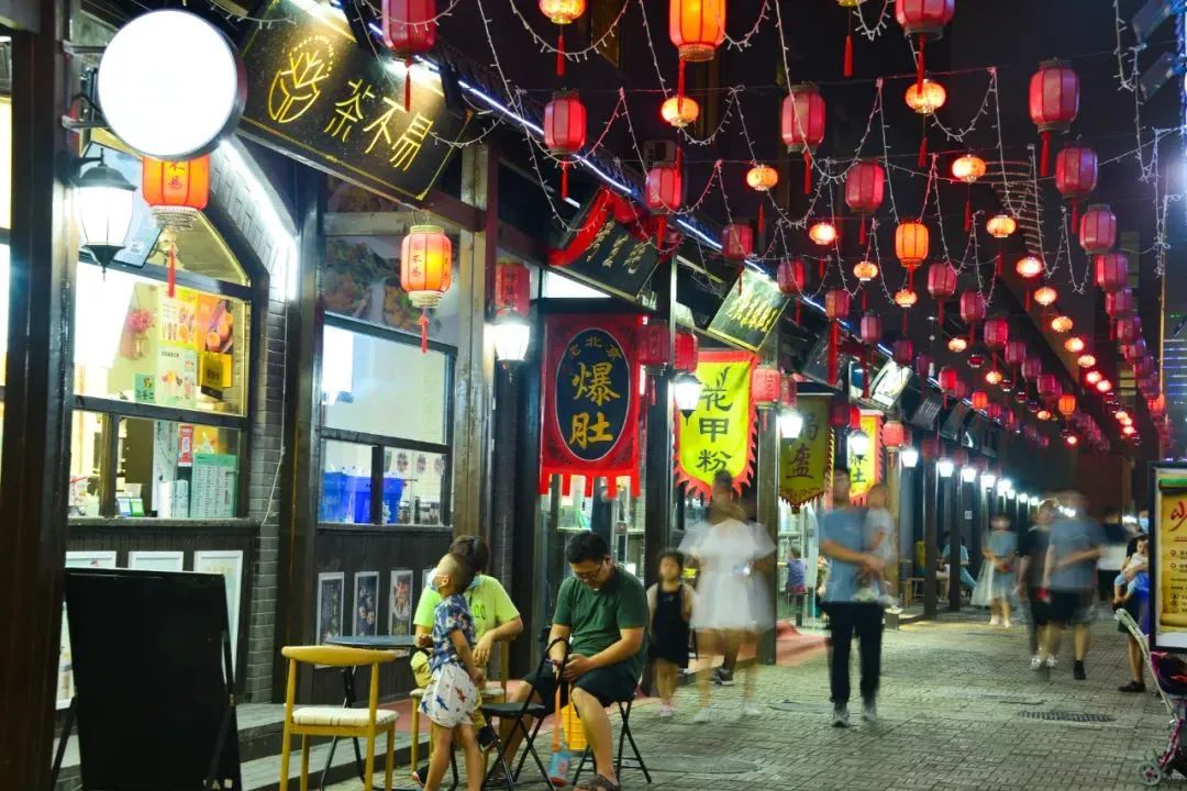 好看又好逛，不愧是济南的夜！来感受济南夜晚的美好吧~