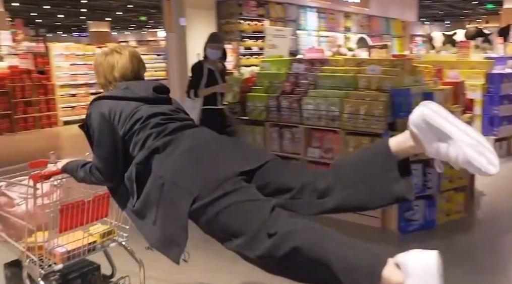 在抖音上最火的魔术师,魔术师水上漫步视频