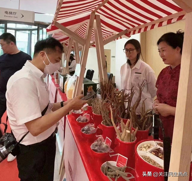 迈尔标普.鸿赢中药材种植基地被授予航空助农乡村振兴联建基地