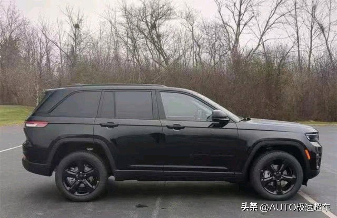 大切诺基srt8黑武士对比奥迪r8,2014款大切诺基黑武士外观改装