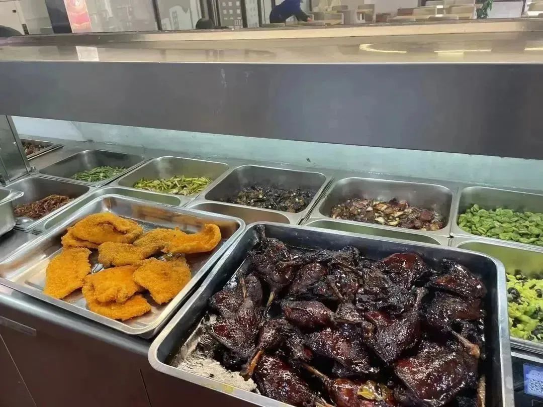 这家老少皆宜的社区食堂真香,这家社区食堂成老年人的欢乐之家