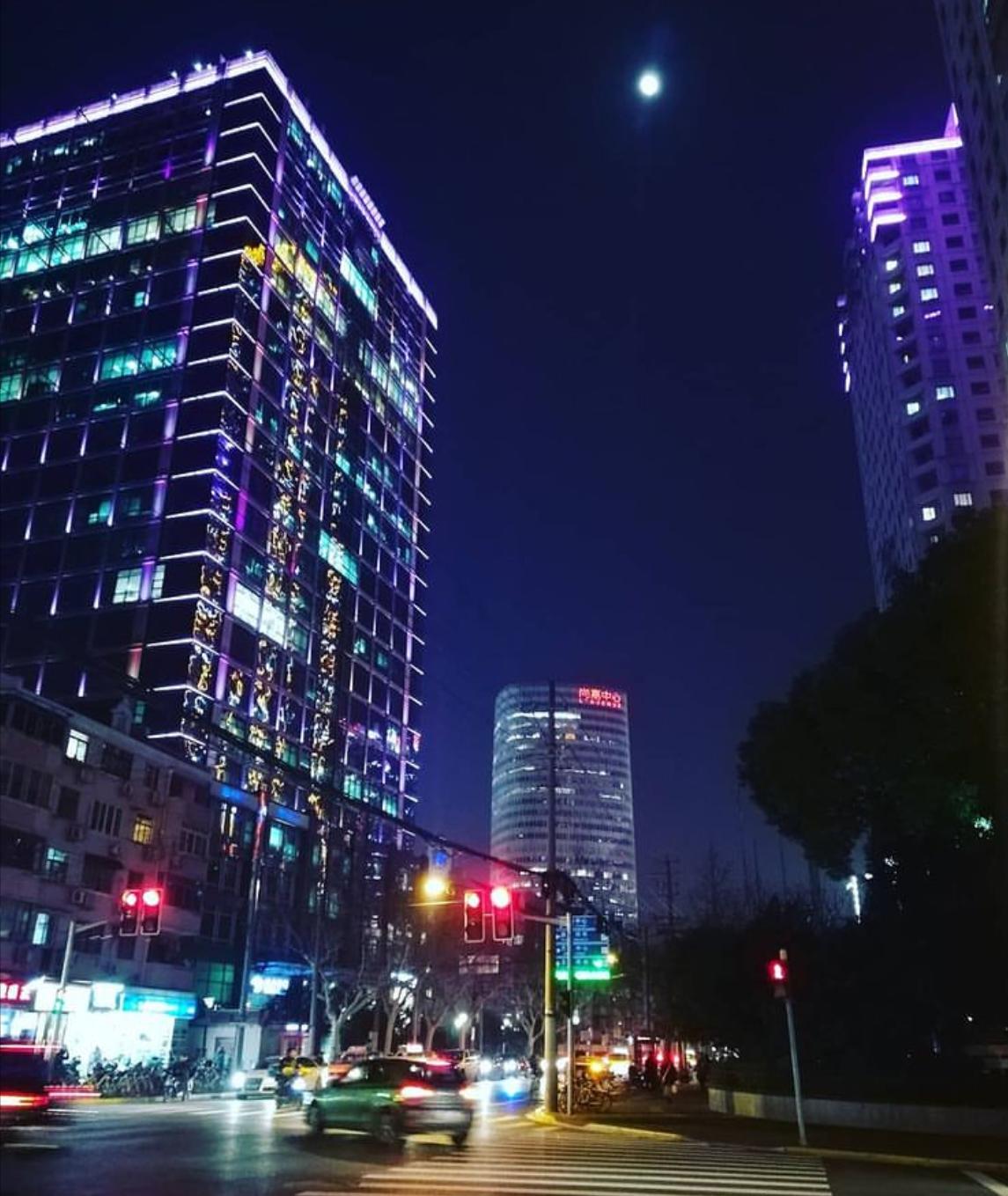 我，台湾人，曾以为大陆很穷，来到大陆后我被震撼到了，爱上大陆