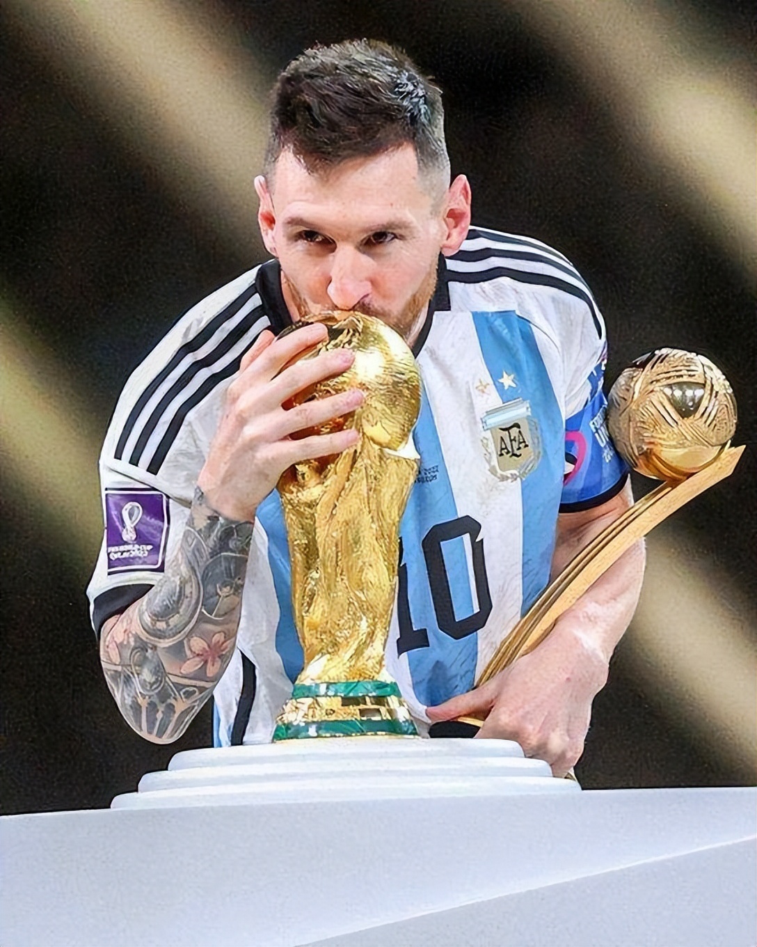 梅西在大巴黎怎么拿的金球奖,梅西去大巴黎转会费