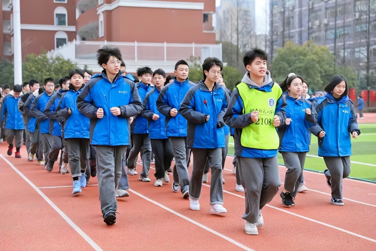 全力以赴青春精彩,全力以赴春天的梦想