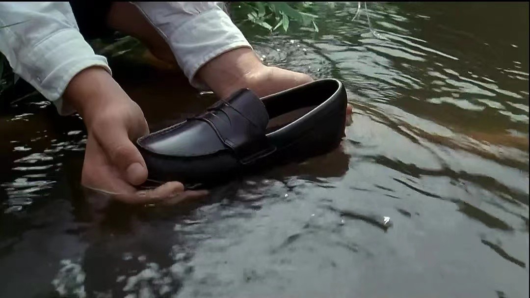 鳄鱼波鞋走天涯完整版在哪可以看,鳄鱼波鞋走天涯影片整体拍摄风格