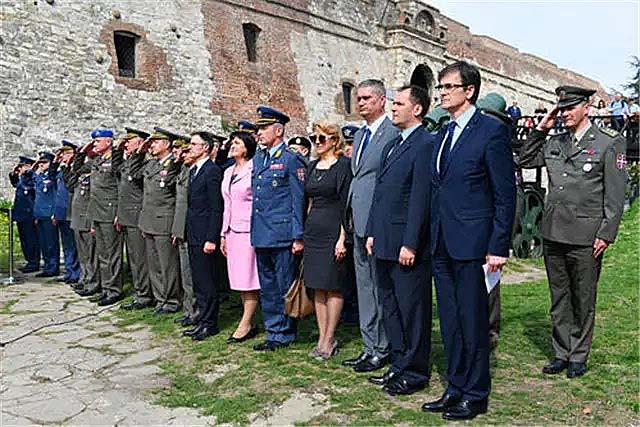 米洛舍维奇为什么下台,米洛舍维奇死因真相