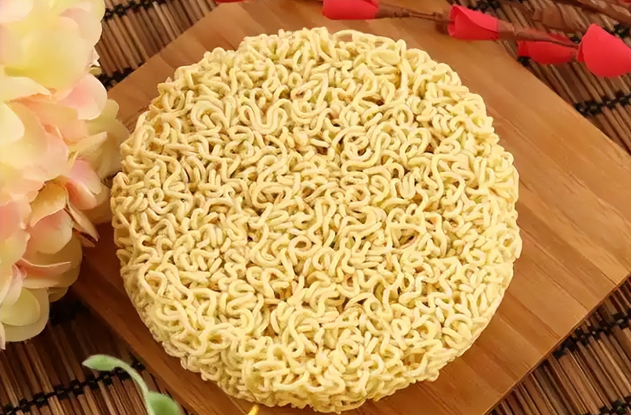 常吃方便面会怎么样快来看看,请问长期吃方便面对身体有好处吗