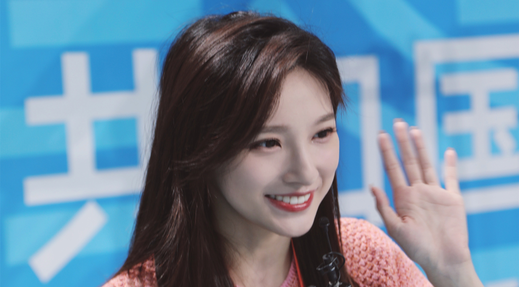 足球女主播都有哪些,足球女观众神仙颜值