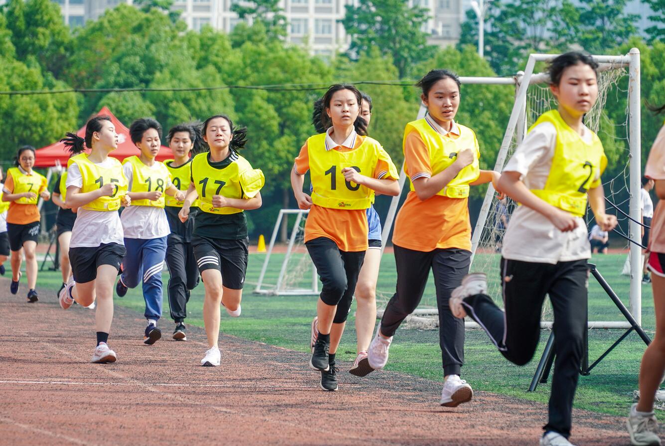 13岁男孩体育考了18分被父亲刺死,四川男孩考试18分被爸爸刺死