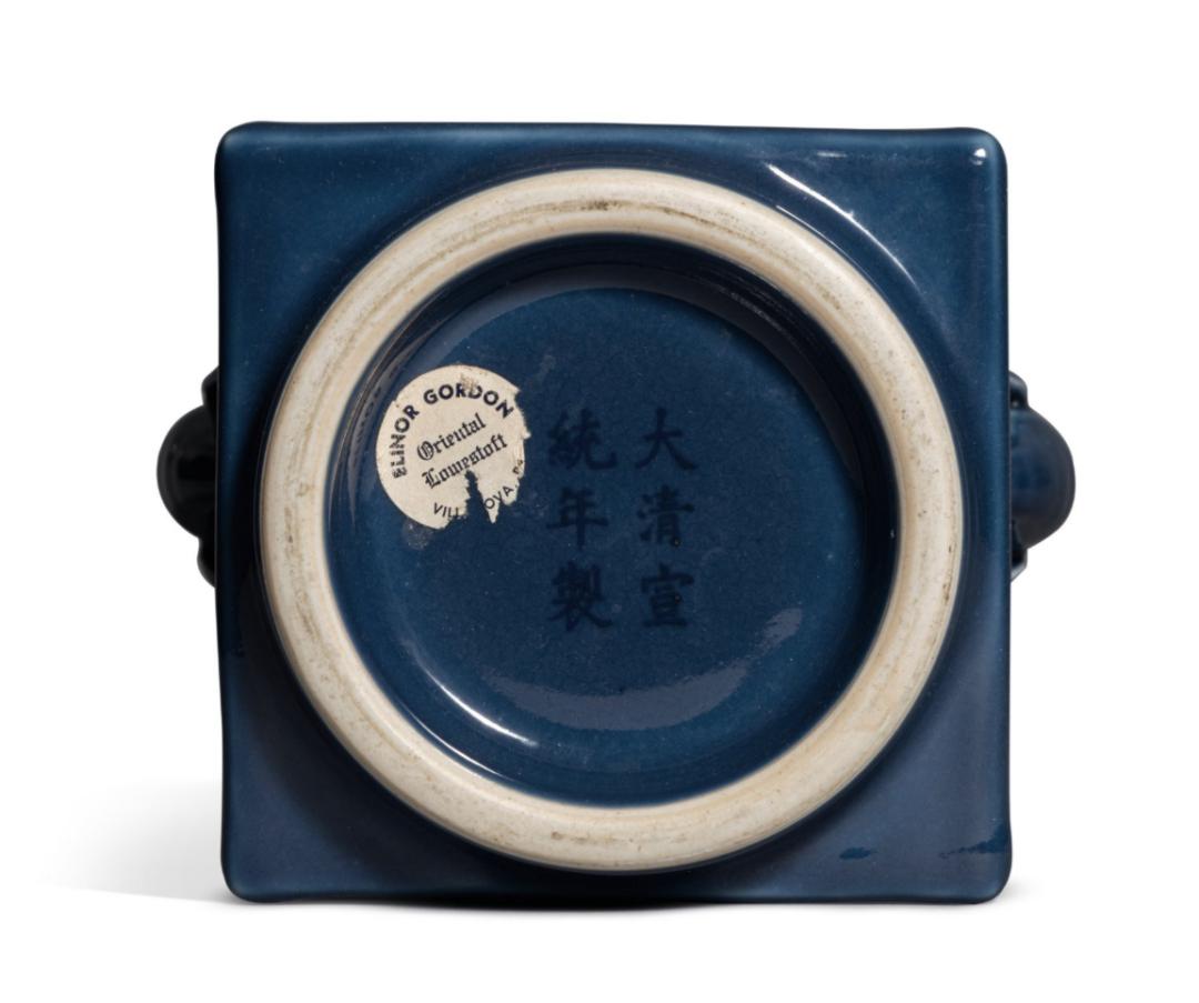 苏富比拍卖镂空八棱瓶,苏富比粉彩九桃纹天球瓶