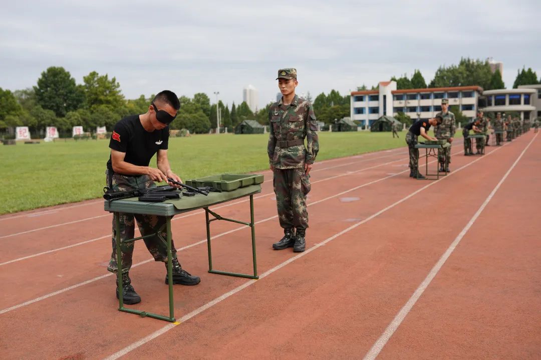 一个连队有几个士兵保送军校,一个连队有几个人考取军校