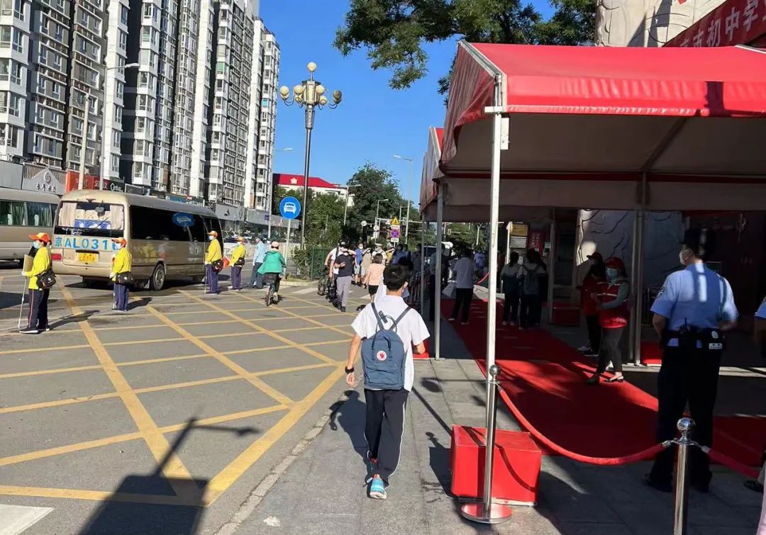 “城管蓝”!父子齐上阵,共同迎接今日的“大考”