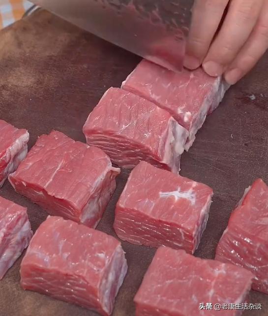 萝卜炖牛肉怎么做才软烂,萝卜炖牛肉软烂无比的秘诀