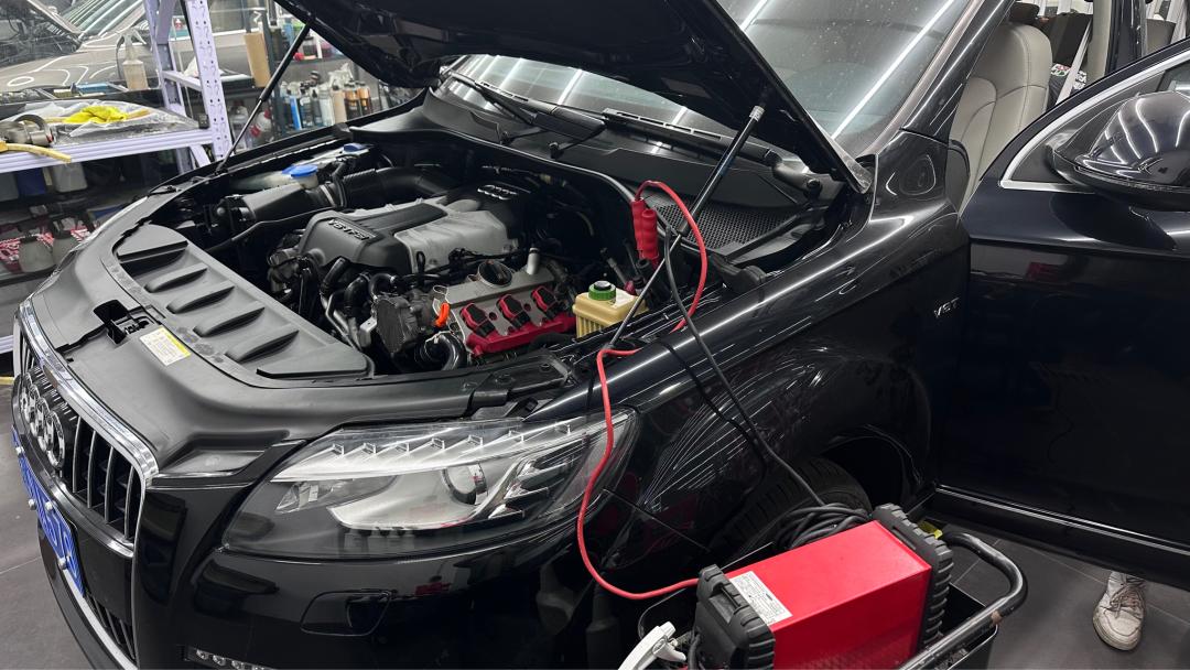 老款奥迪q74.2报废,奥迪q7新能源报废车