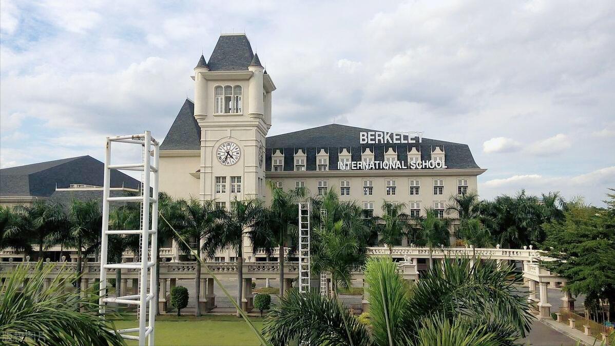 为什么这么多中国人在泰国,中国人定居泰国好吗