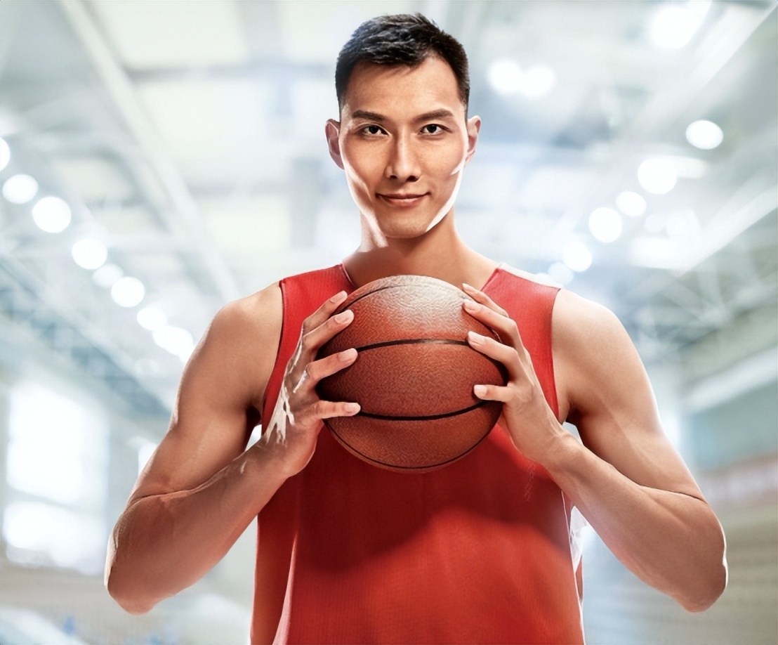 易建联与娇妻荆灵图片,易建联结婚生子了吗