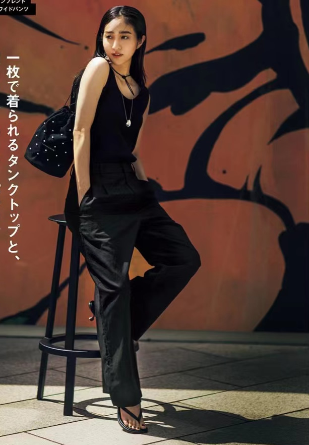 又美又飒黑色系甜酷辣妹穿搭,全黑look怎么搭配才又飒又美组图