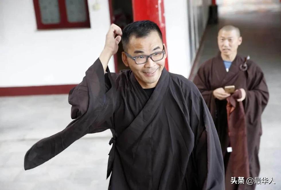 弘一法师抛妻弃子出家是不是不孝,史国良抛妻弃子出家的头条文章