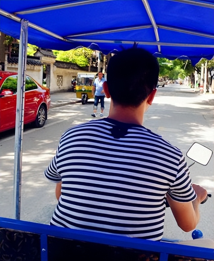 03年轰动中央的大案，19岁少年偷走高考试卷，万千考生因此落榜