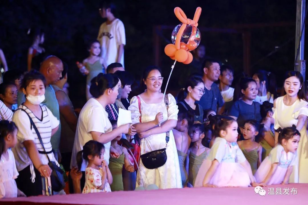 来了，当之无愧的“领舞者”！