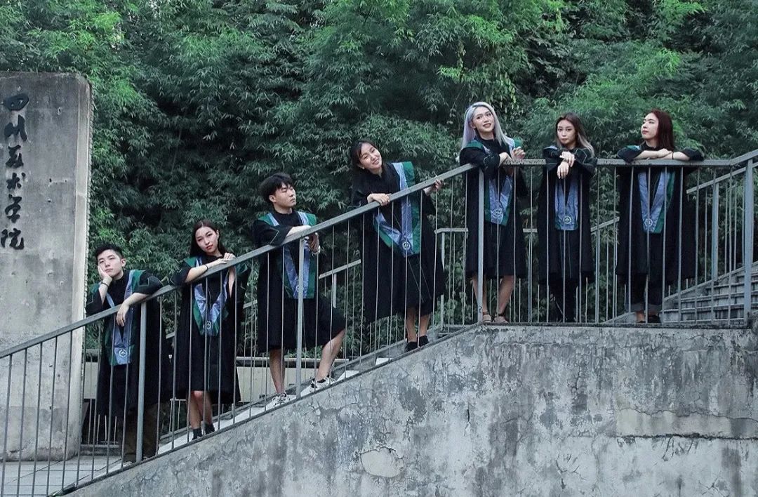 九大美院学士服哪个最漂亮,哪个学校的学士服最好看