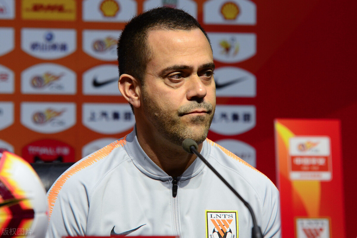 泰山队助教法比奥宣布离队,山东泰山主教练法比奥