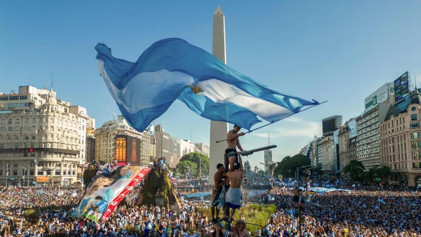 阿根廷国旗中间的人脸是什么,阿根廷的国旗为什么有太阳脸