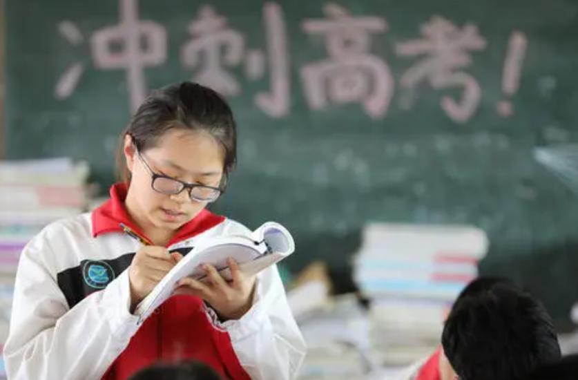 学霸是靠题海战术吗,高三学霸靠题海战术成长