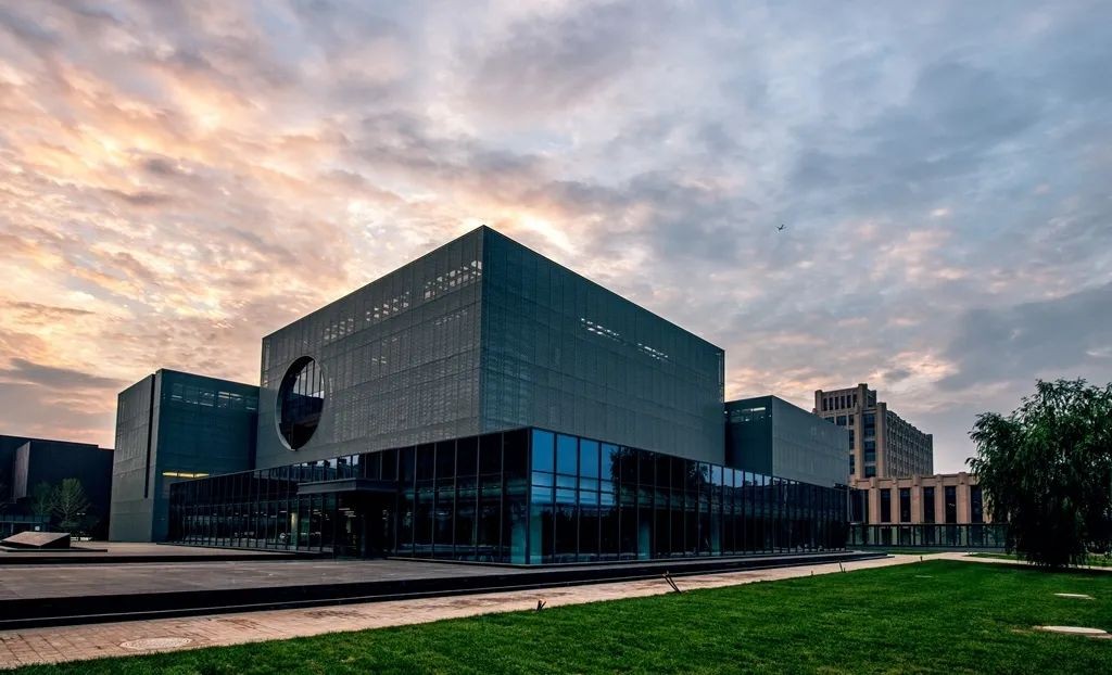 当千年长安，遇上百廿交大！西安交通大学：雨润风暖盛唐景，且待君同览！