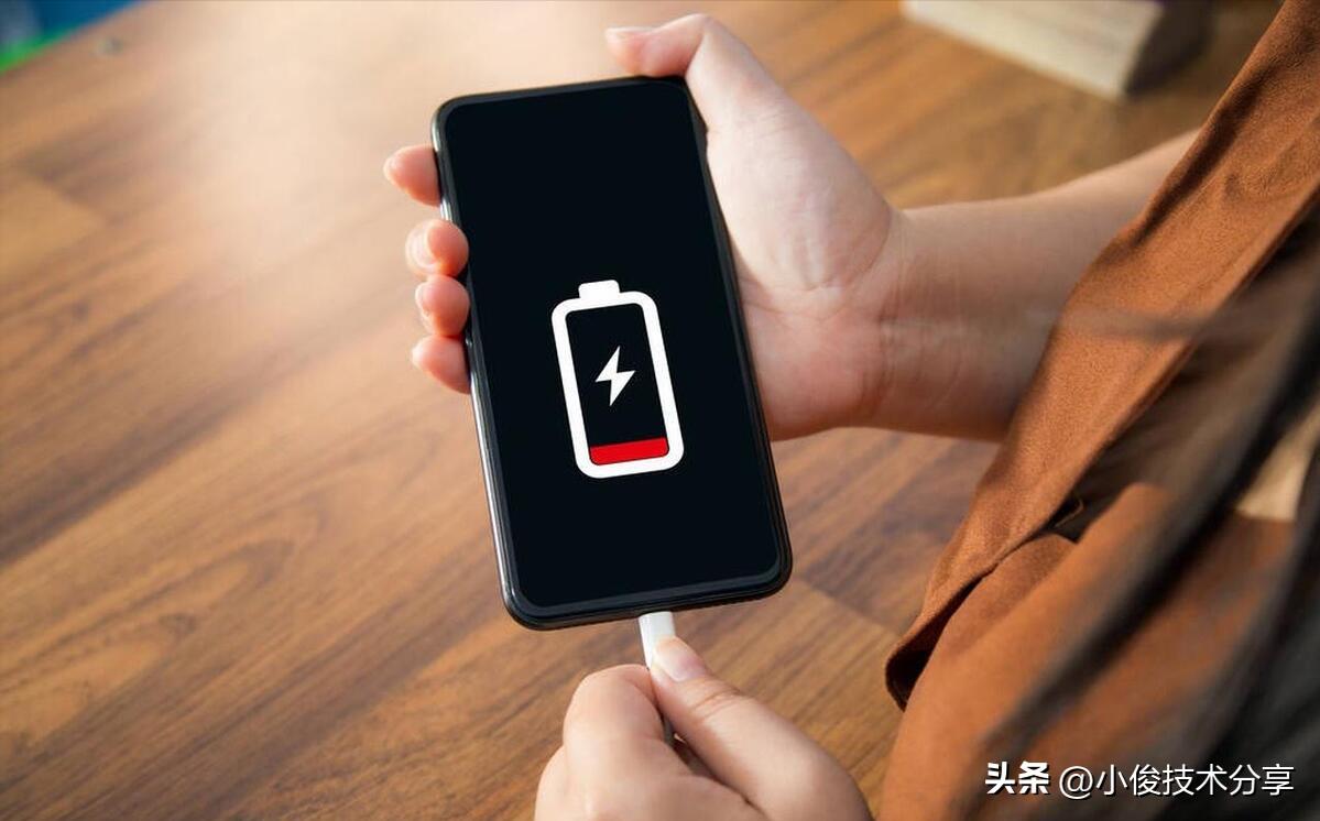 手机充电时发热是不是充电器原因,手机充电时发烫并有气味怎么回事