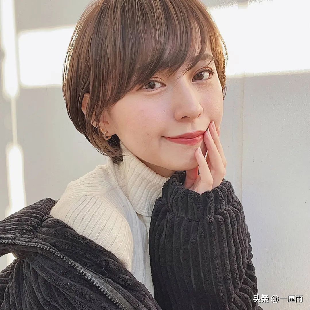 38岁最流行的发型减龄显脸小,30-40岁洋气超长烫卷发型