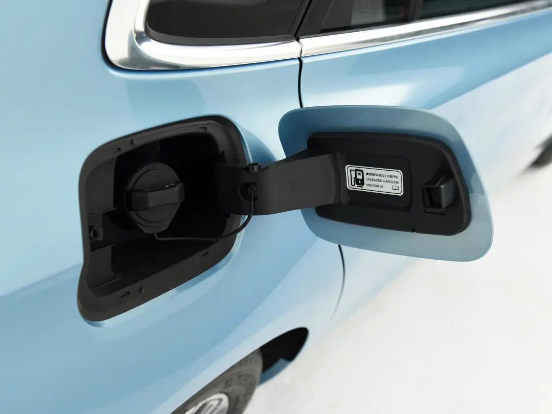 红旗h5最新混动版比h9小多少,红旗h51.8t混动版落地多少钱