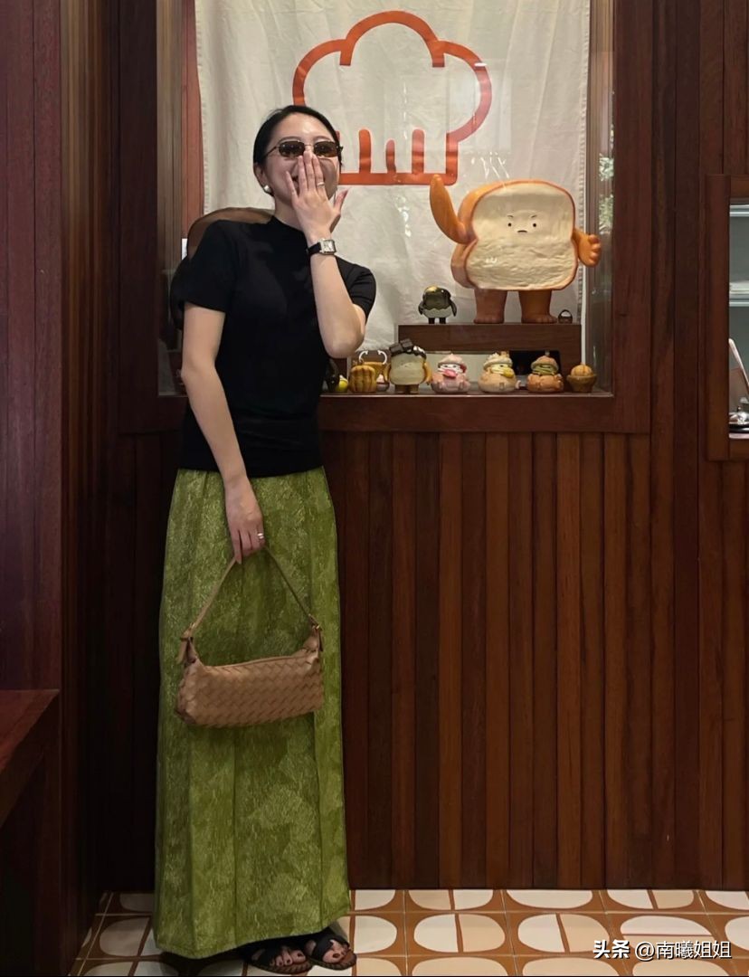 不想露肉这么穿凉快显瘦又时髦,夏季女装这样穿遮肉显瘦显年轻