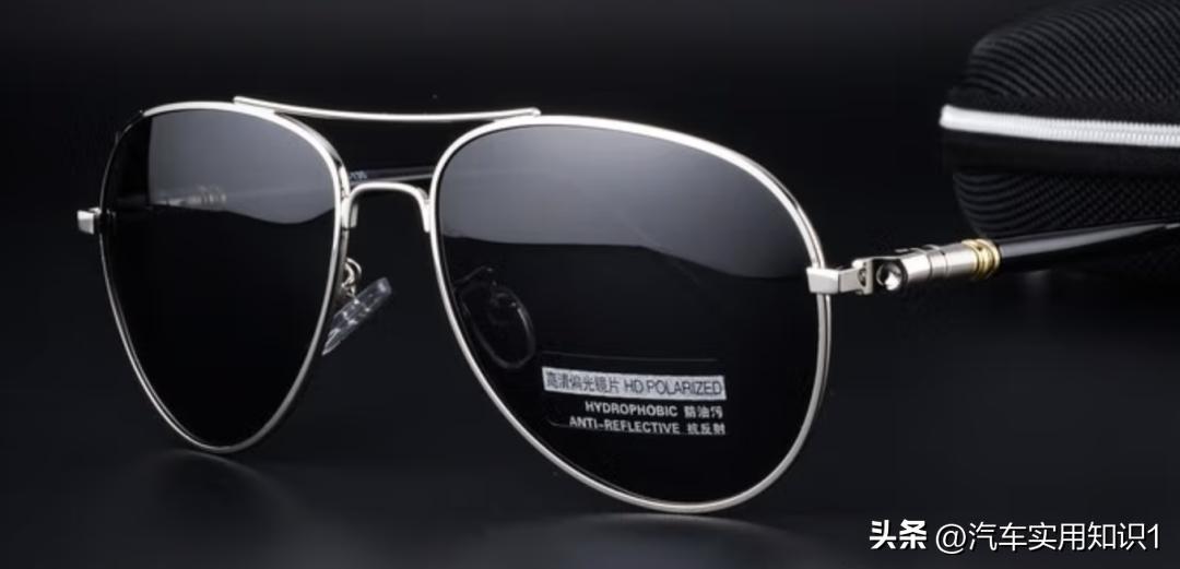 为何老司机都喜欢戴墨镜开车,为什么司机开车戴手套