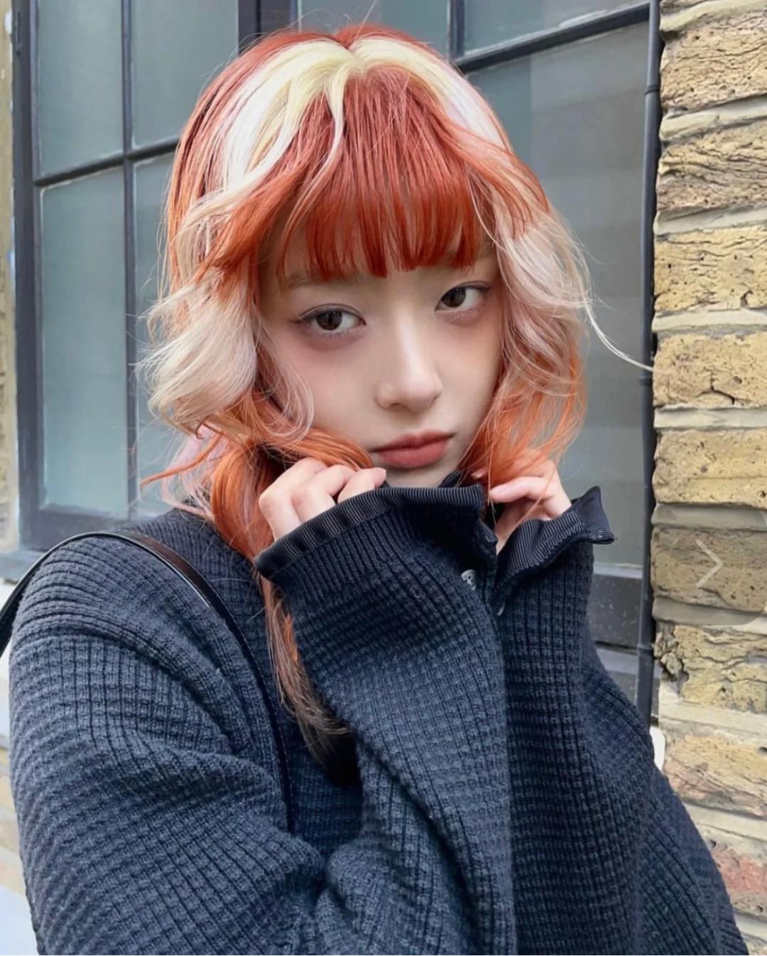 染完黑发以为很有气质,染红发颜值