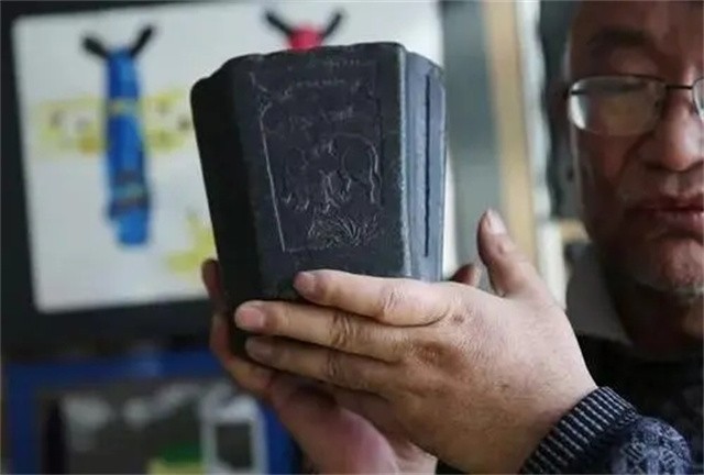 七旬老人50年收藏千万,老人痴迷古玩