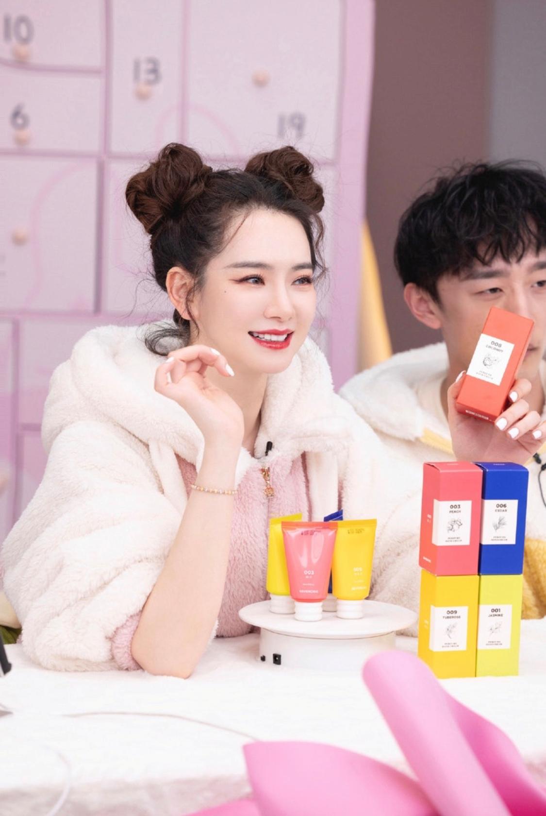 网友爆料在戚薇直播间买到假货，工作室否认：产品均来自正规渠道