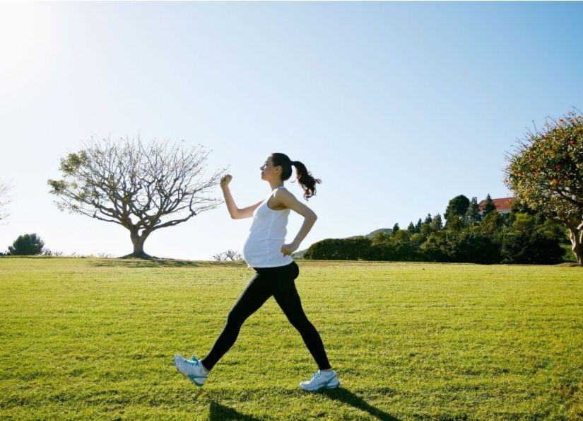 冬天露着大肚子，蕾哈娜重新定义了“孕妇装”，不会冻着胎儿吗？